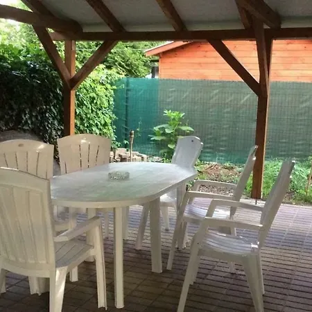 Kicsi Gesztenye Apartman Haz シオーフォク