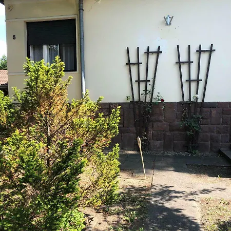 Kicsi Gesztenye Apartman Haz ゲストハウス シオーフォク