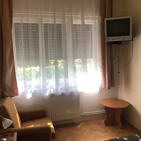 Kicsi Gesztenye Apartman Haz * シオーフォク