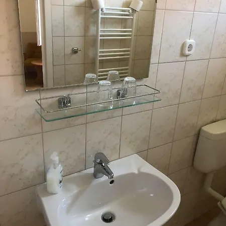 Kicsi Gesztenye Apartman Haz ゲストハウス *